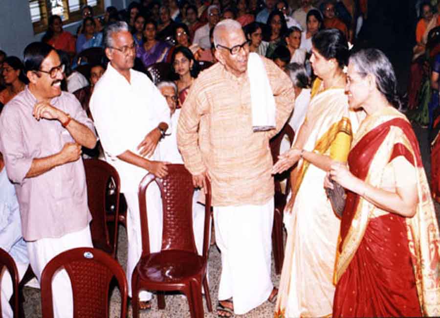 Dr.P.V.Krishnan Nair, Prof.K.P. Sankaran, Mahakavi Akkitham, Usha (Harikumar's sister) and K.B. Sreedevi.