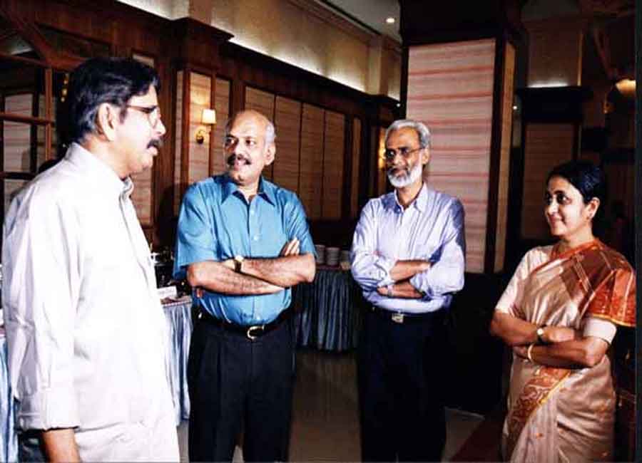 E Harikumar with well-known novelist Sethu, Adv. Jayakumar and Prema Jayakumar, translator.